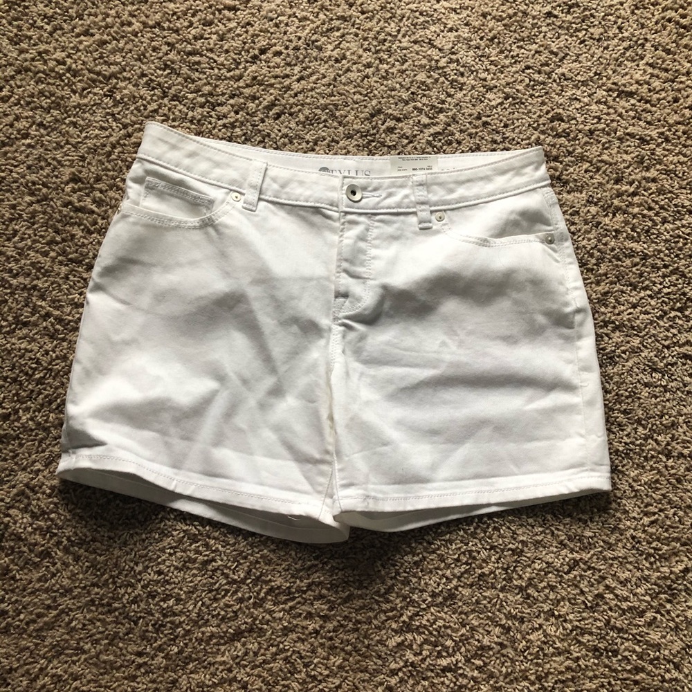 NEW Stylus Women’s White Shorts